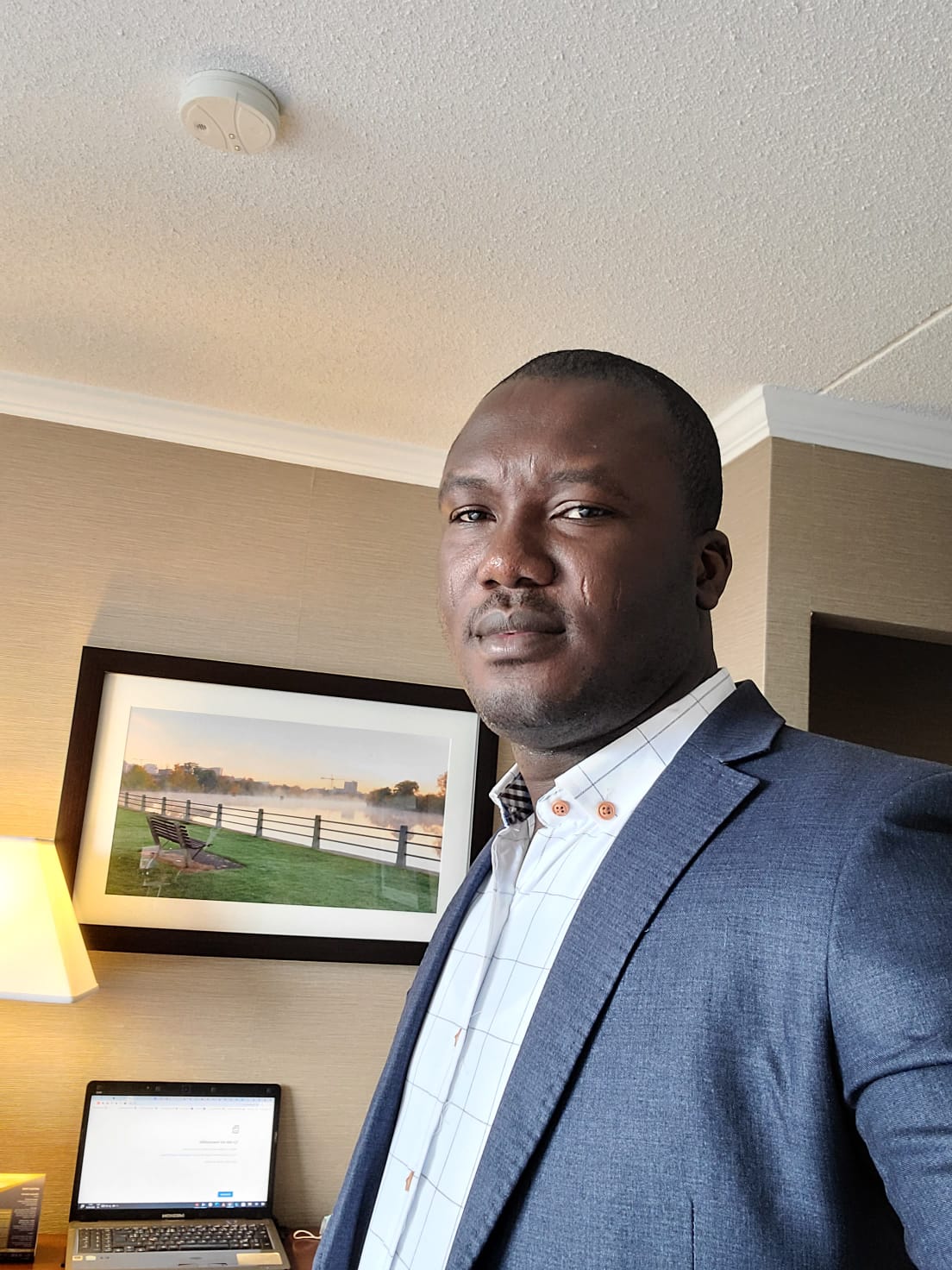 Description : Fondateur d’ALLO CANADA RH, Gbessimide possède plus de 10 ans d’expérience en acquisition de talents, immigration économique et recrutement international. Expert des programmes de mobilité francophone, il accompagne les entreprises canadiennes dans la recherche, l’évaluation et l’intégration de travailleurs étrangers qualifiés, tout en guidant les candidats dans leurs démarches administratives et professionnelles.